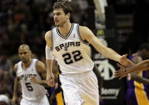 Spurs center Splitter to sign for Valencia Basket