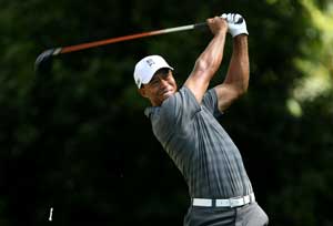 Tiger Woods fires 65 in Round 2 to claim lead at Torrey Pines