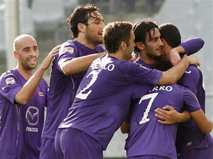 Luca Toni hits brace as Fiorentina rout Siena