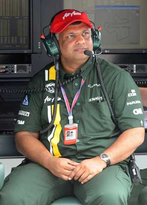 Tony Fernandes backs F1 share sale