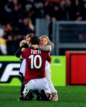Historic Francesco Totti inspires Roma to 3-1 Genoa win