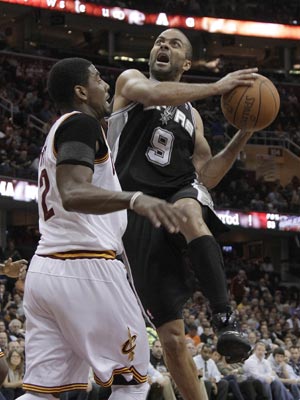 San Antonio smash Cleveland 125-90