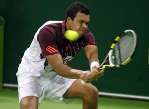 Tsonga through to the final four in Marseille