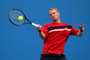 Tursunov edges Tipsarevic in Tokyo