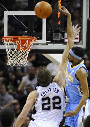 Lawson leads short-handed Nuggets over Spurs