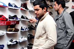 Pakistan players, coach shop in Delhi before flight back home