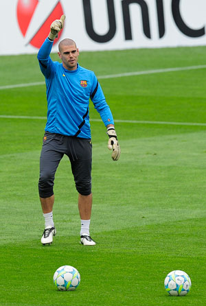 Former F.C. Barcelona Goalkeeper Victor Valdes to Train with Manchester United F.C.