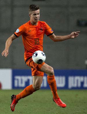 Chelsea agree to sign Dutch midfielder Marco Van Ginkel