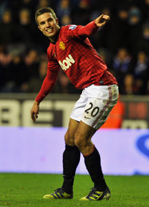 Robin van Persie eyes finishing career at Manchester United