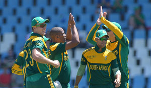 Vernon Philander, AB de Villiers take South Africa to consolation win over Pakistan