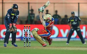 IPL 5: De Villiers' bludgeoning takes Bangalore past Deccan