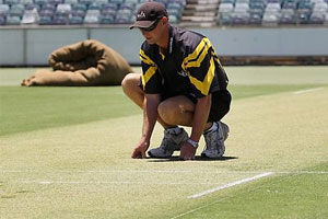 Perth pitch can have cracks due to heat: Curator