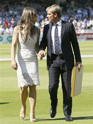 Shane Warne, Liz Hurley back on the same pitch!
