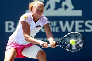 Wickmayer ousts error-prone Bartoli