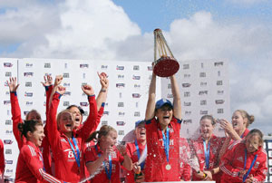 England women end Ashes on a high after 7-wicket win in final T20I