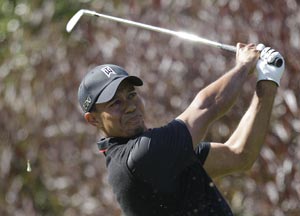 Woods shares US Open lead with Furyk, Toms