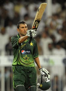 Selectors to discuss ODI future with Younis Khan