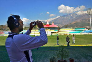 Sun warms up Dharamsala ahead of India-England ODI
